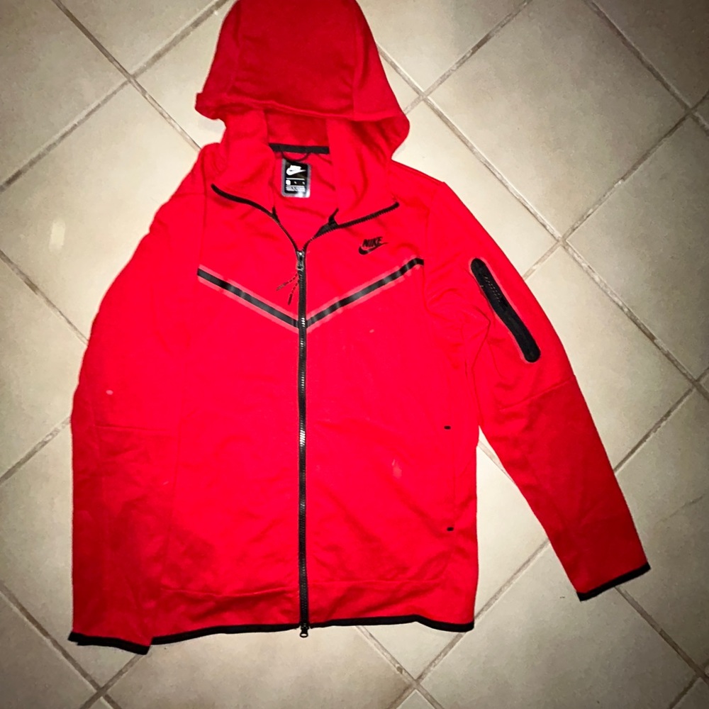 Red Nike tech